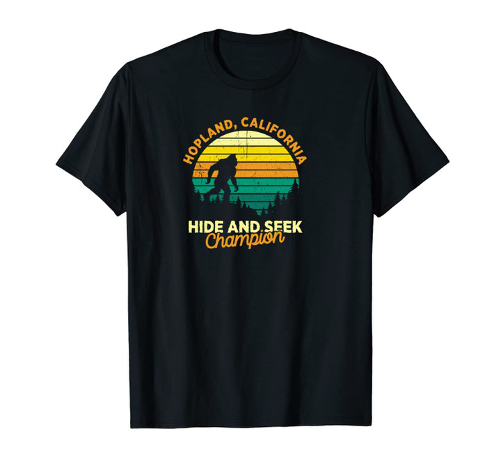Retro Hopland, California Big foot Souvenir Unisex T-Shirt