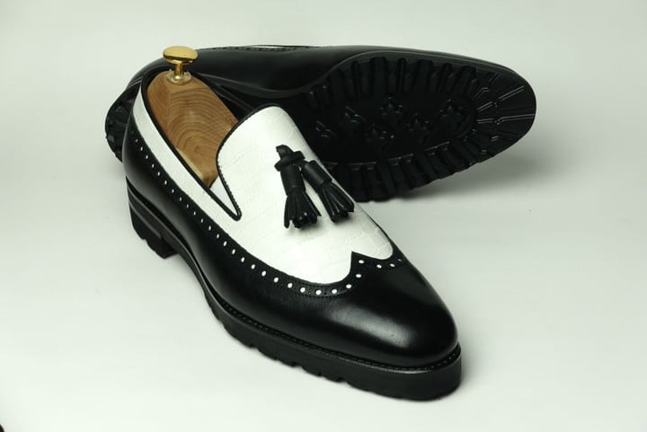 Black And White Wingtip Tassels Loafer With Brogue