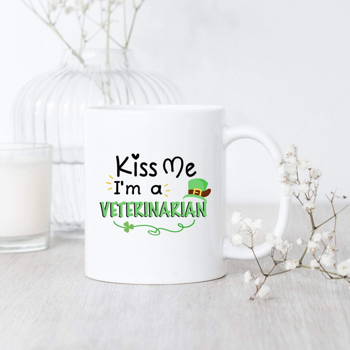 I'm A Veterinarian Kiss Me Green Top Hat St Patrick's Day Printed Mug