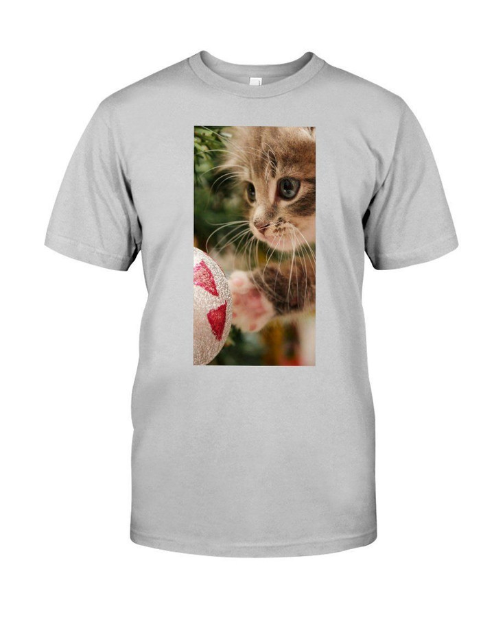 Cat Plays With Christmas Ball Gift For Cat Lovers Guys Tee