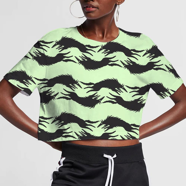Silhouettes Of Wolf Attacks Horizontal Waves 3D Women's Crop Top