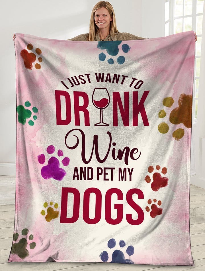 I Just Want To Drink Wine And Pet My Dogs Fleece Blanket