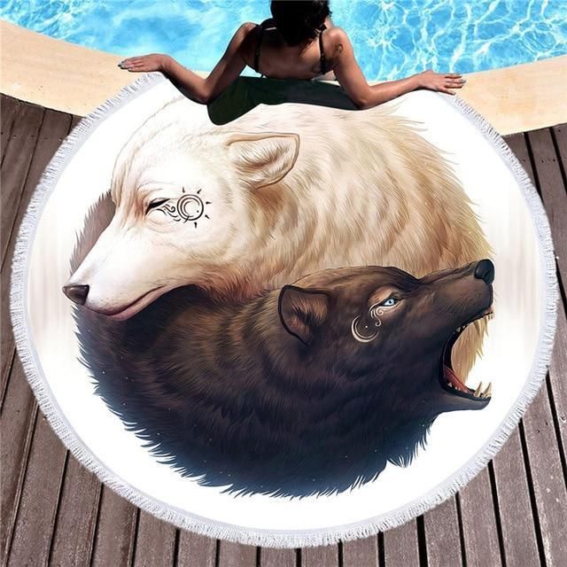 Yin And Yang Wolves Round Beach Towel