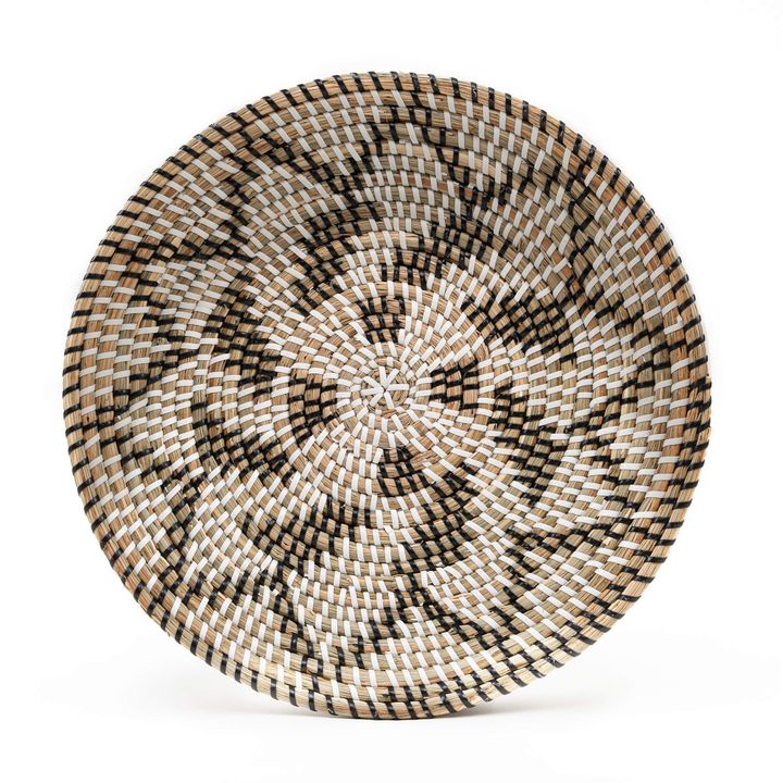 Down To Earth Pattern Handcrafted Wicker Rattan Wall Hanging Basket Bowl Tray Decorative For Living Room Bedroom