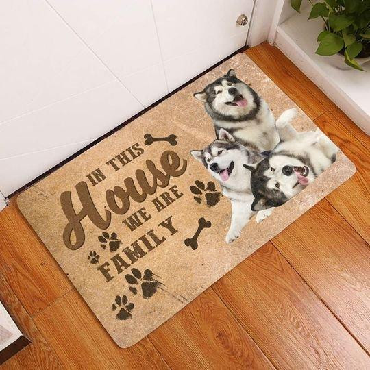 In This House We Are Family Cute Alaskan Dog Moment Doormat Home Decor