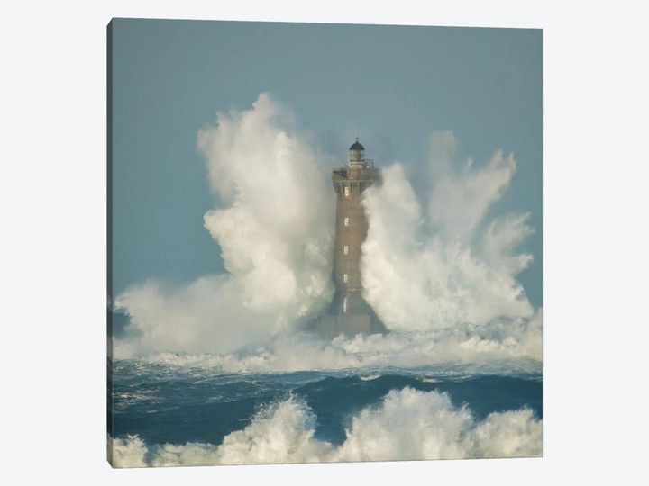 Big Wave On The Lighthouse