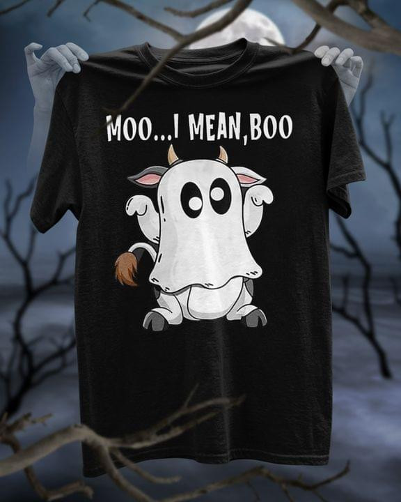 Moo I Mean Boo Cute Cow Dressed Up As A Monster T-shirt Best Gift For Cow Lovers