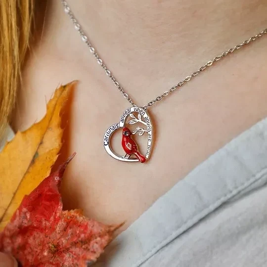 🎁 Red Cardinal Heart Pendant Necklace