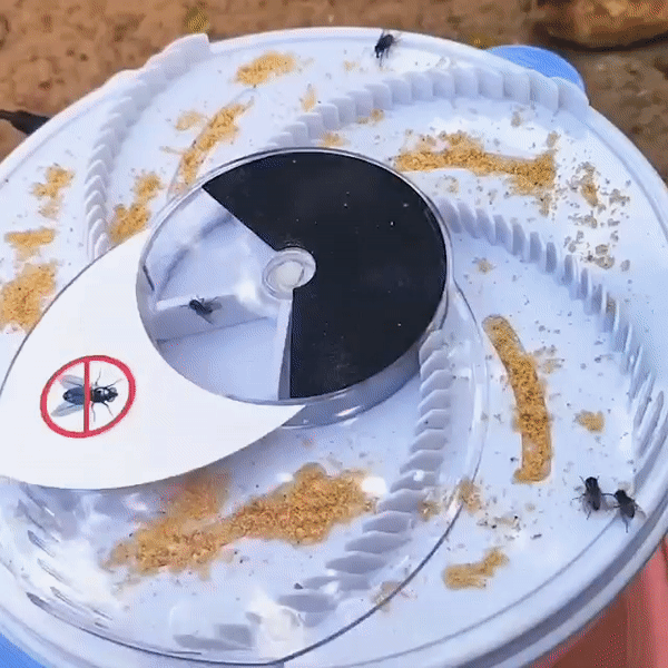 Revolving Electronic Fly Trap