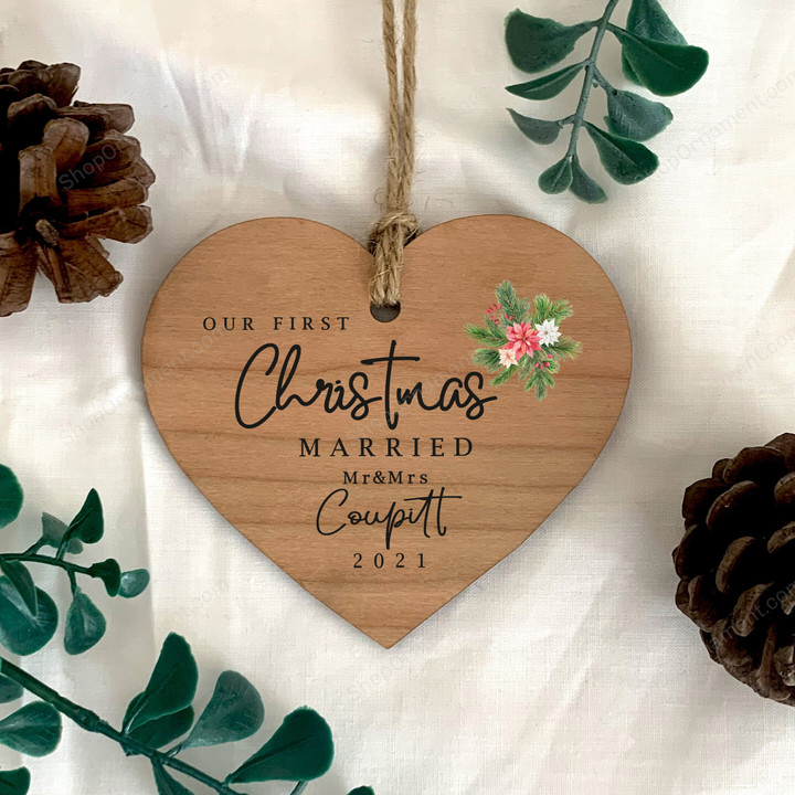 Personalised 1st Christmas Married Decoration, Personalized Xmas Bauble for Married Couple, Wedding Hanging Heart Plaque Gift for Husband