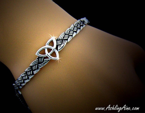 Celtic Trinity knot Bangle Bracelet, Celtic Triquetra Jewelry, Irish Jewelry, Irish Bracelet TH5
