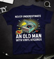 Never understimate an old man with vinyl records T Shirt Hoodie Sweater
