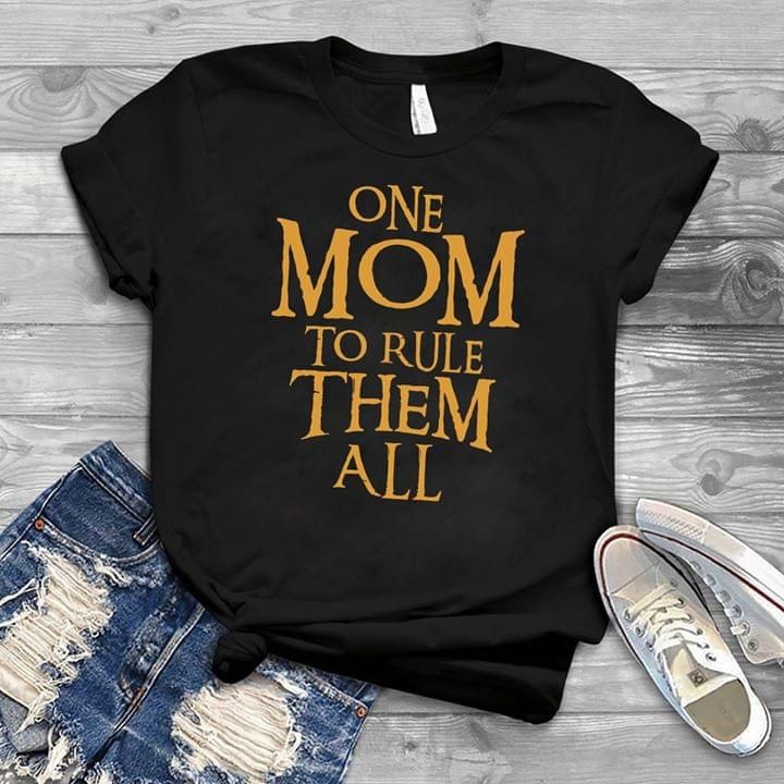 One mom to rule them all T Shirt Hoodie Sweater