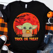 Halloween baby yoda and pumpkin trick or treat T shirt hoodie sweater