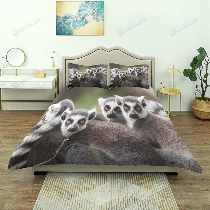 Ring-Tailed Lemurs Looking At Bed Sheets Duvet Cover Bedding Sets