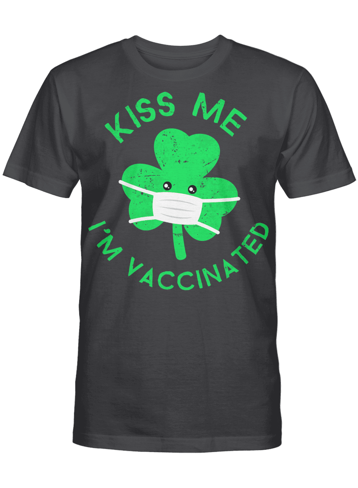 Kiss Me I'm Face Mask Clover Vaccinated St. Patrick's Day T-Shirt