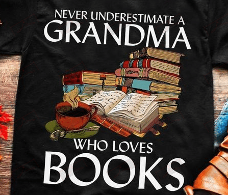 Never Underestimate A Grandma Who Loves Books T-shirt