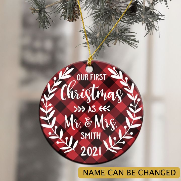 Personalized First Christmas Married Wedding Gift For Couple Ornament