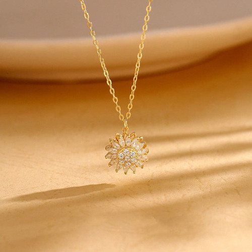 🎁 Crystal Sunflower Necklace