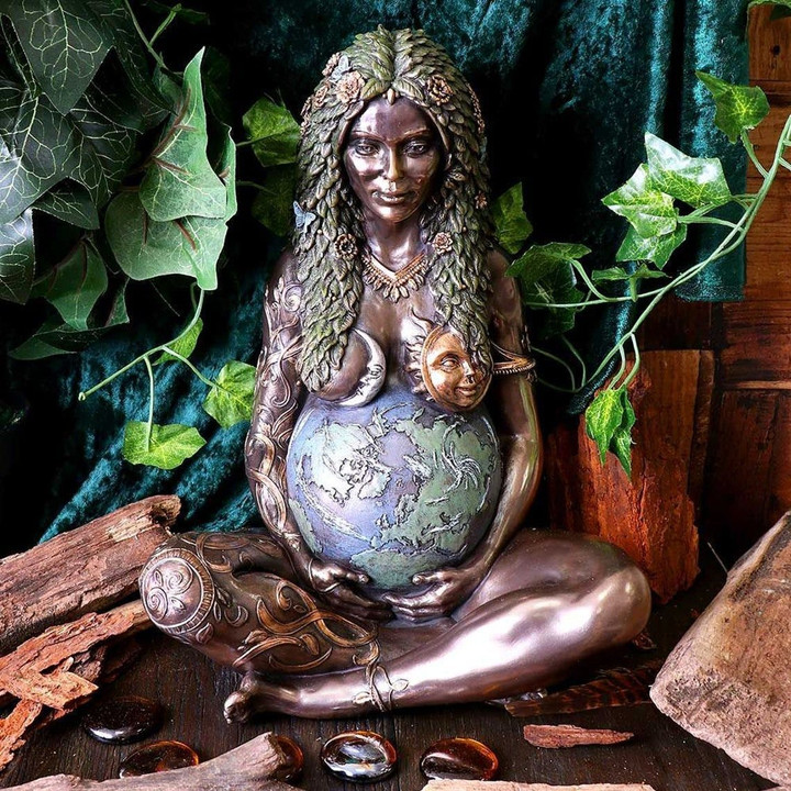 🎁 Mother Earth Statue