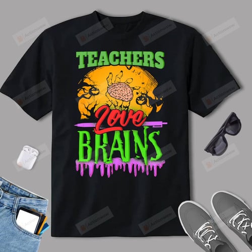 Halloween Teachers Love Brains Essential T-Shirt