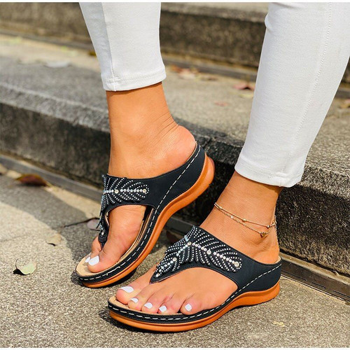 Women Crystal Rhinestones Bling Comfortable Soft Sole Casual Flip Flops Slide Sandals