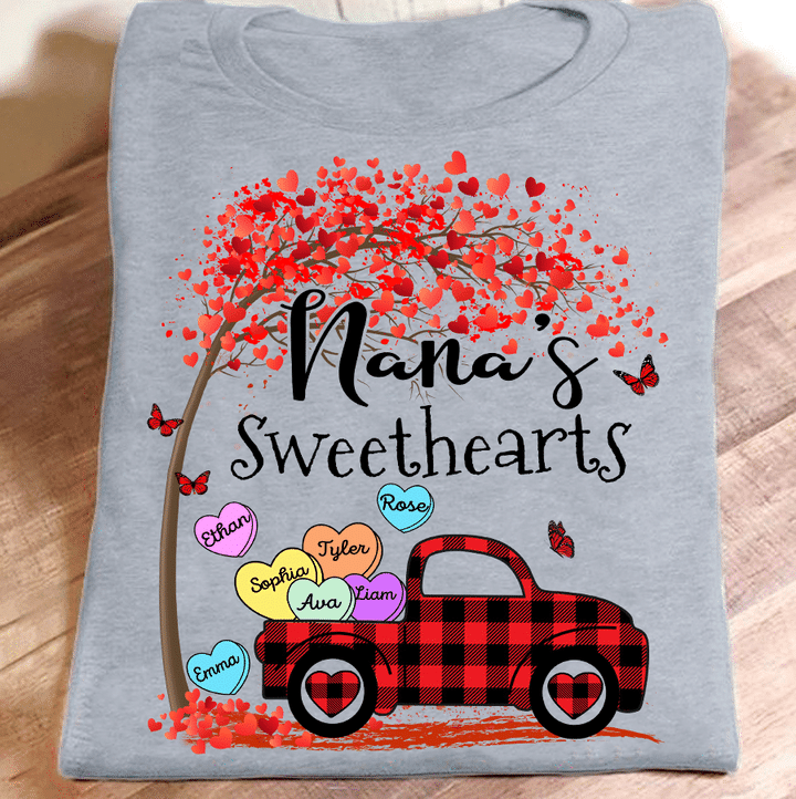 Nana's Sweethearts With Grandkids Names - Heart | Personalized T-Shirt