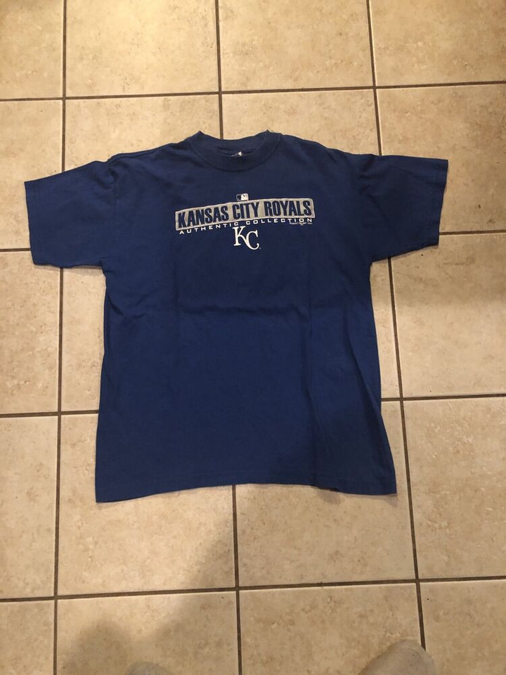 Vintage 2001 Kansas City Royals Aythentic Collection T Shirt