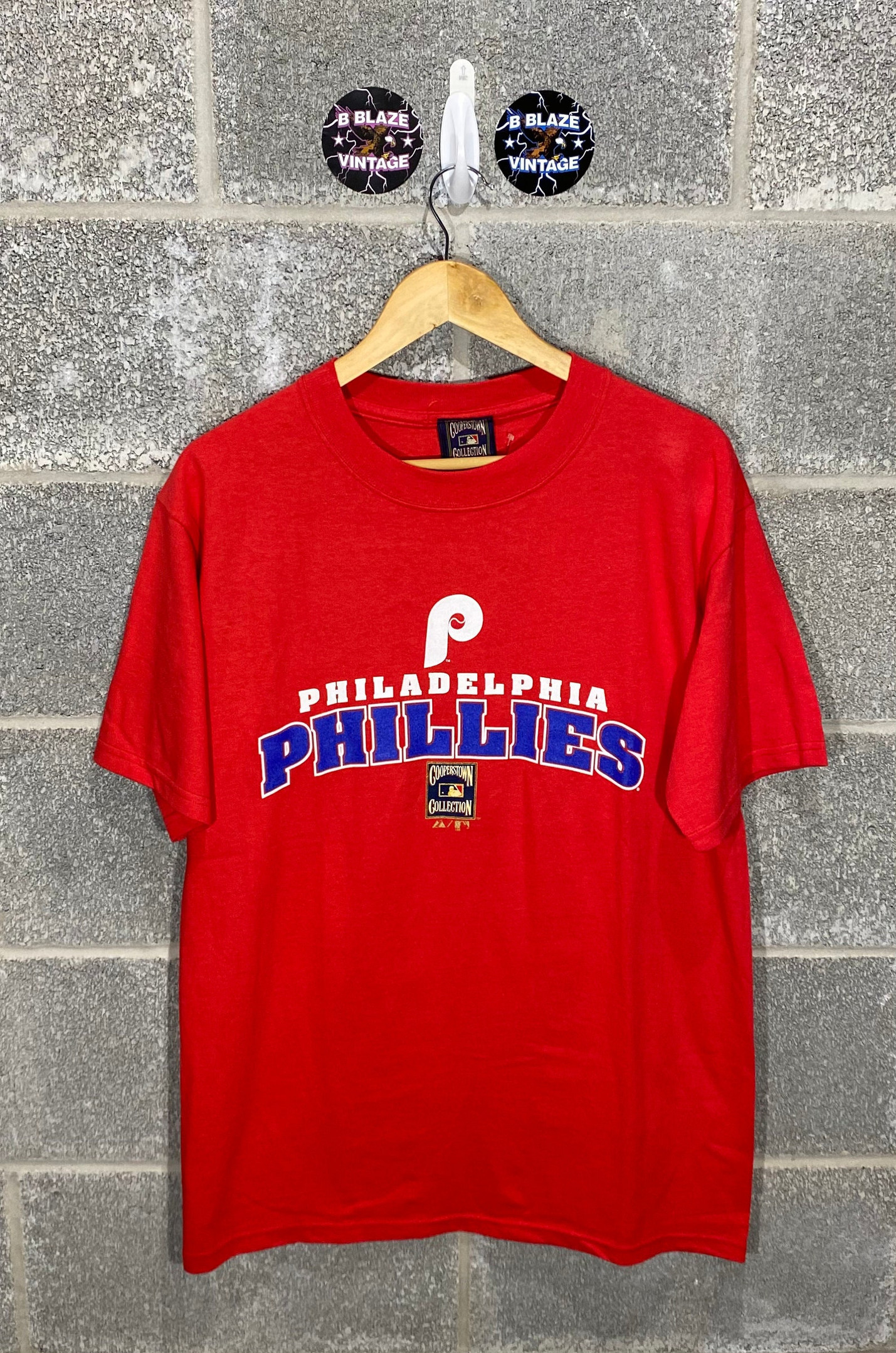 Vintage 2000s Philadelphia Phillies Baseball Red Cooperstown Collection Red Graphic T shirt