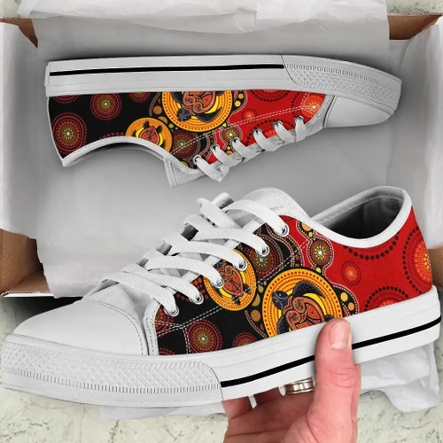 Aboriginal shoes turtles colourful painting art Low Top Shoes