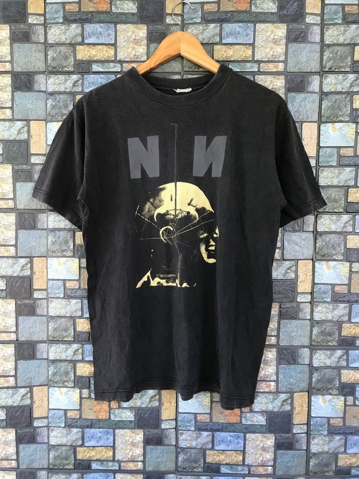 VTG Nine Inch Nail NIN Tshirt Sz M American Heavy Metal Band