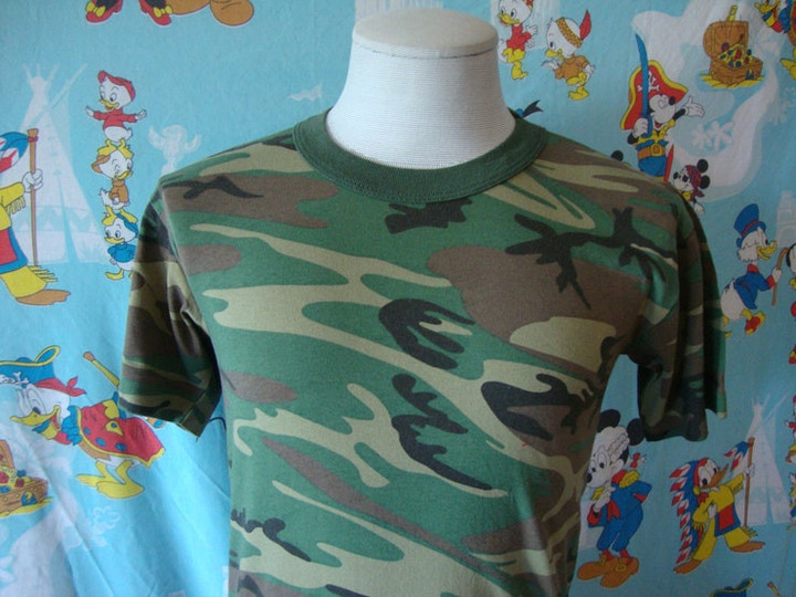 Vintage 80s Camouflage Camo Short Sleeve tee blank T Shirt Size M medium