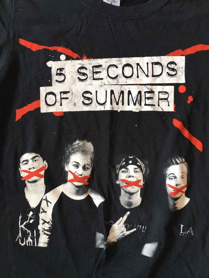 7 Seconds of Summer 2015 Rock Out With Your Socks Out Tour Tee Shirt