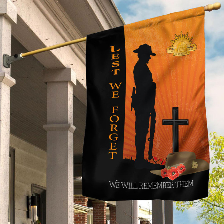 Anzac Day Lest We Forget Soldier Standing Guard Flag | Rugbylife.co
