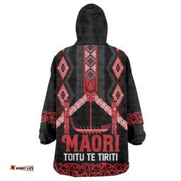 Toitu Te Tiriti Waitangi Wearable Blanket Hoodie Black Wharenui House LT9