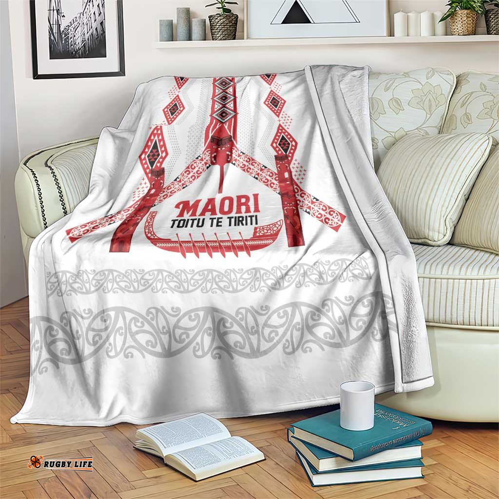 Toitu Te Tiriti Waitangi Blanket White Wharenui House LT9