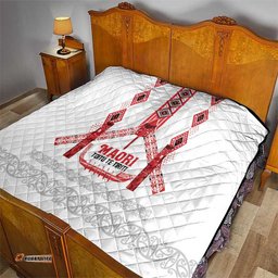 Toitu Te Tiriti Waitangi Quilt White Wharenui House LT9