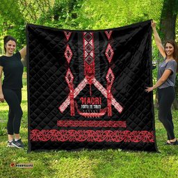 Toitu Te Tiriti Waitangi Quilt Black Wharenui House LT9