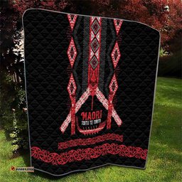 Toitu Te Tiriti Waitangi Quilt Black Wharenui House LT9