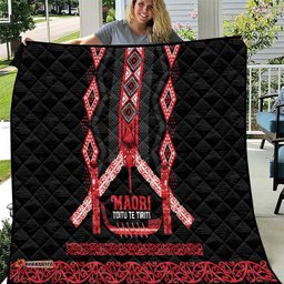 Toitu Te Tiriti Waitangi Quilt Black Wharenui House LT9