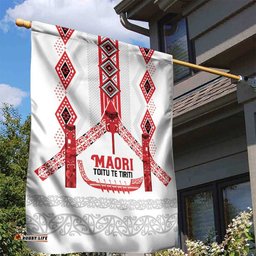 Toitu Te Tiriti Waitangi Garden Flag White Wharenui House LT9