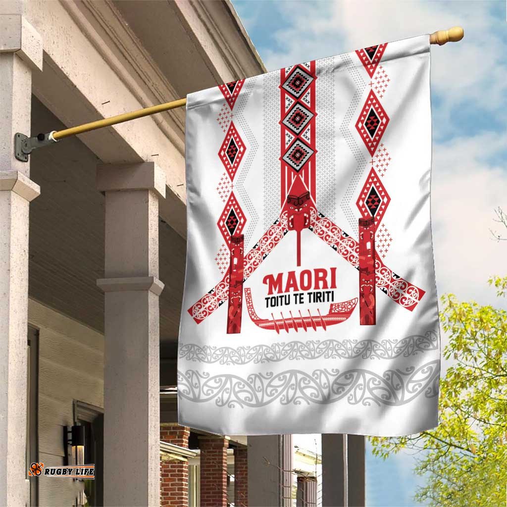 Toitu Te Tiriti Waitangi Garden Flag White Wharenui House LT9