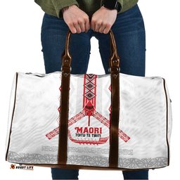 Toitu Te Tiriti Waitangi Travel Bag White Wharenui House LT9