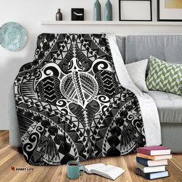 Polynesian Turtle Blanket White