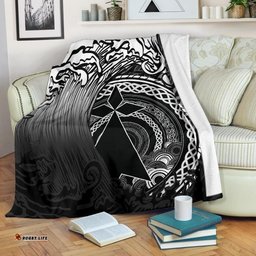 Brittany Premium Blanket Sea Waves And Celtic Circle