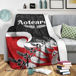 waitangi premium blanket aotearoa maori pattern mix fern and manaia koru