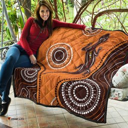 Australia Aboriginal Inspired Quilt - Aboriginal Art Background With Lizard Style Art Quilt