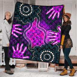Australia Aboriginal Inspired Quilt - Aboriginal dot artwork with hands