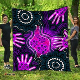 Australia Aboriginal Inspired Quilt - Aboriginal dot artwork with hands