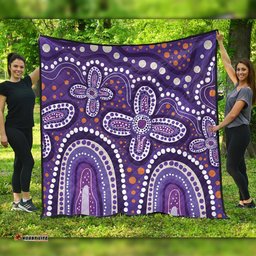 Australia Aboriginal Quilt - Dot painting illustration in Aboriginal style Purple Quilt